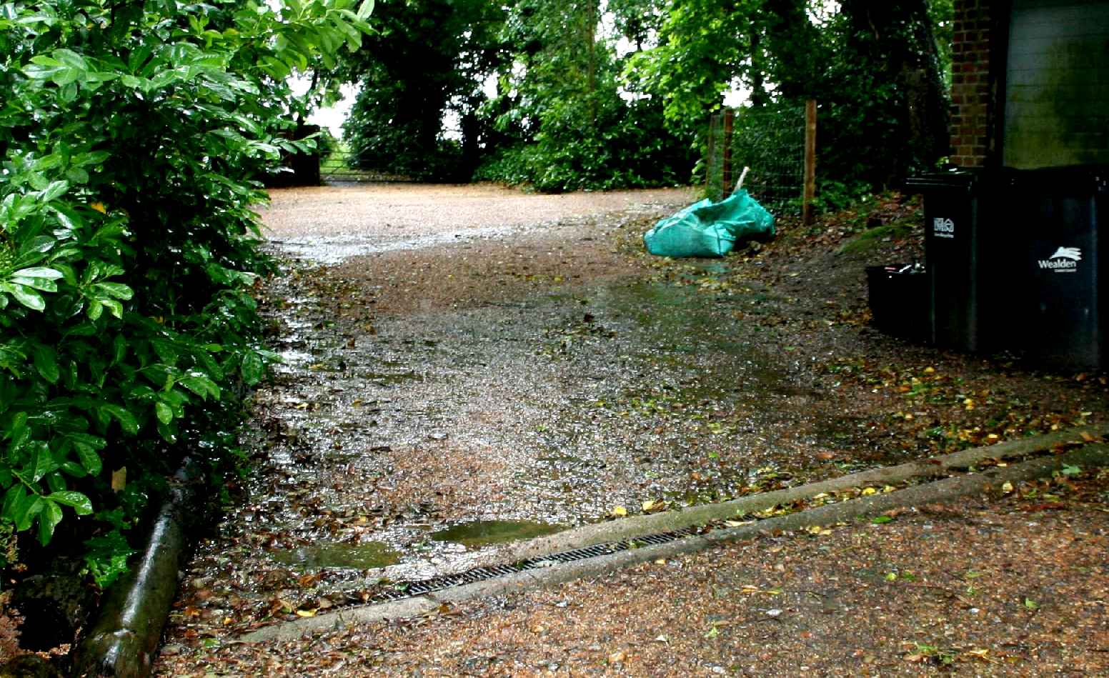 The shared gravel drive in Lime Park, Herstmonceux